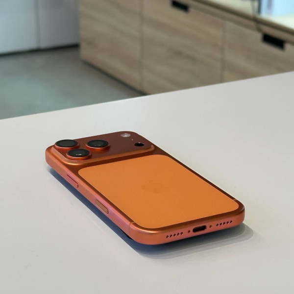 Apple iPhone 17 Pro 256 ГБ (eSIM) «Оранжевый» — фото 3