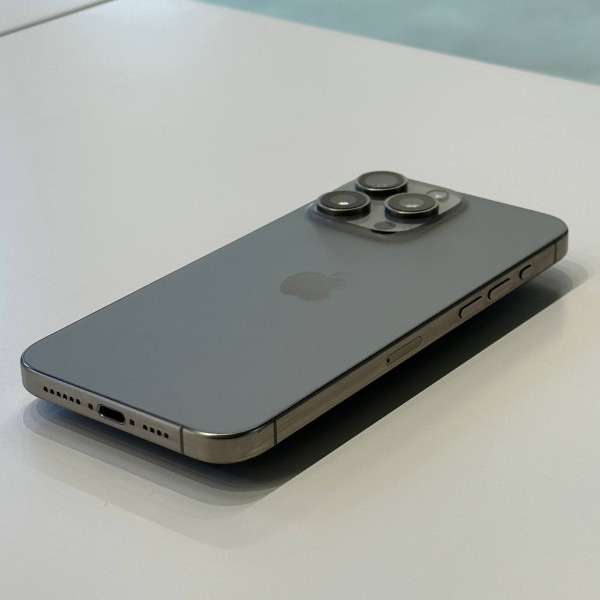 Apple iPhone 15 Pro Max 256 ГБ (eSIM + nano SIM) Натуральный титан — фото 2