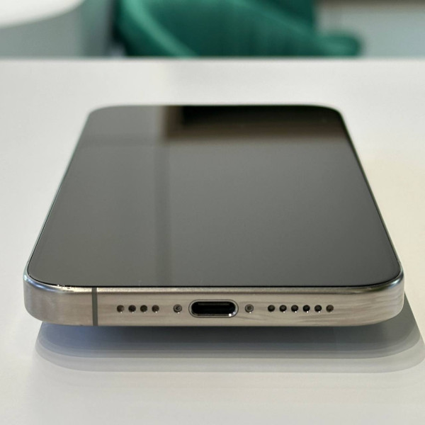 Apple iPhone 15 Pro Max 256 ГБ (eSIM + nano SIM) Натуральный титан — фото 4