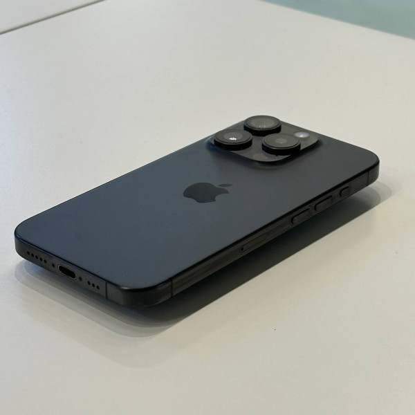Apple iPhone 15 Pro 128 ГБ (eSIM + nano SIM) Титановый черный — фото 2