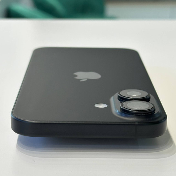 Apple iPhone 16 128 ГБ (eSIM + nano SIM) Черный — фото 4
