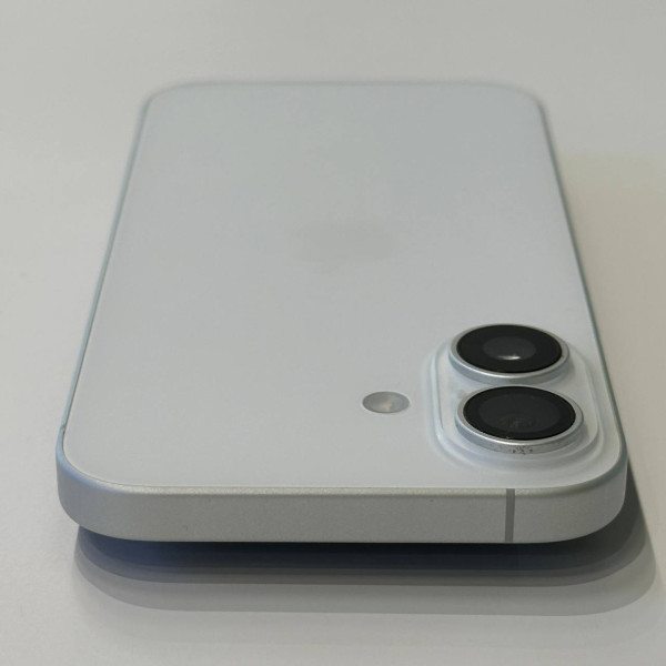 Apple iPhone 16 128 ГБ (eSIM + nano SIM) Белый — фото 4