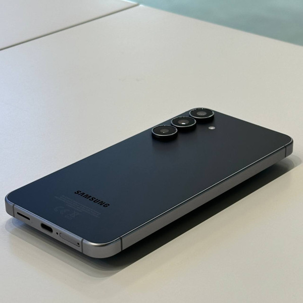 Samsung Galaxy S25 FE 256 ГБ Черный — фото 2