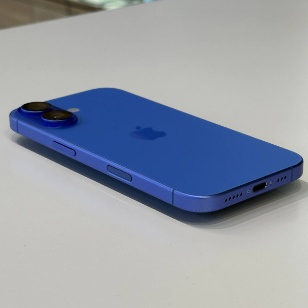 Apple iPhone 16 256 ГБ Ультрамарин — фото 3