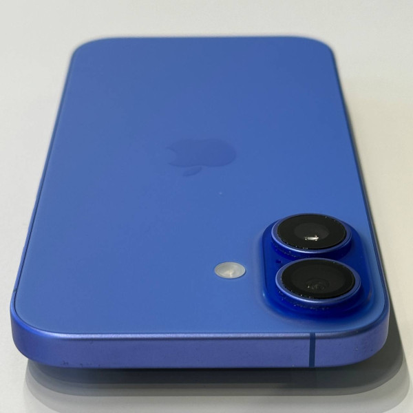Apple iPhone 16 256 ГБ Ультрамарин — фото 4