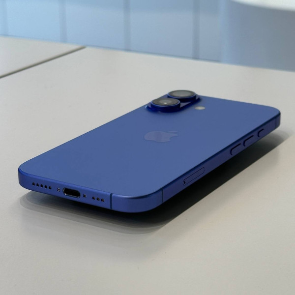 Apple iPhone 16 128 ГБ (eSIM + nano SIM) Ультрамарин — фото 2