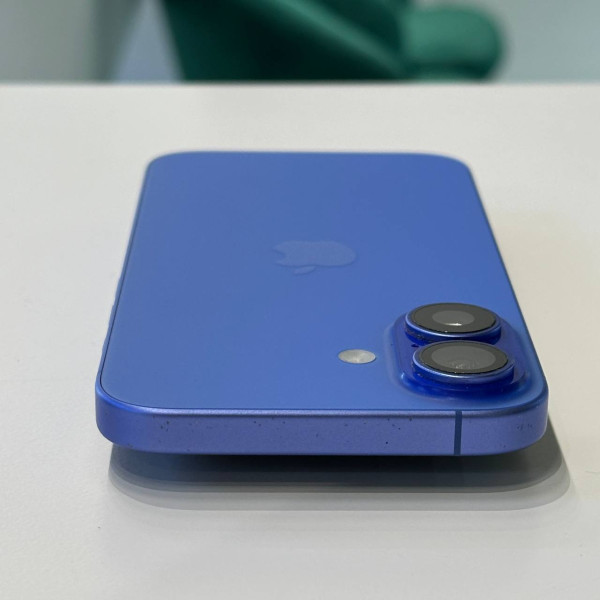 Apple iPhone 16 128 ГБ (eSIM + nano SIM) Ультрамарин — фото 3