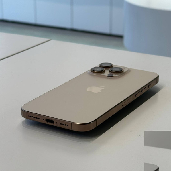 Apple iPhone 16 Pro Max 256 ГБ (eSIM + nano SIM), «Песчаный титановый» — фото 2