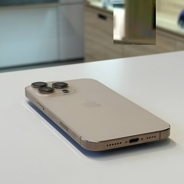 Apple iPhone 16 Pro Max 256 ГБ (eSIM + nano SIM), «Песчаный титановый» — фото 3